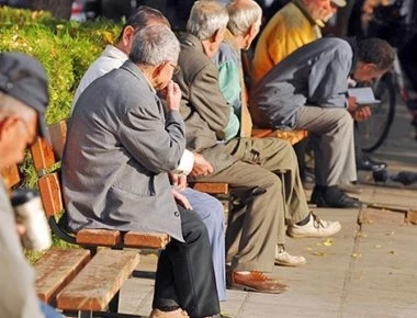 «Ανατριχιαστική» πρόταση αναλυτή στο ΔΝΤ: Προτείνει κατάργηση ορίων ηλικίας συνταξιοδότησης!